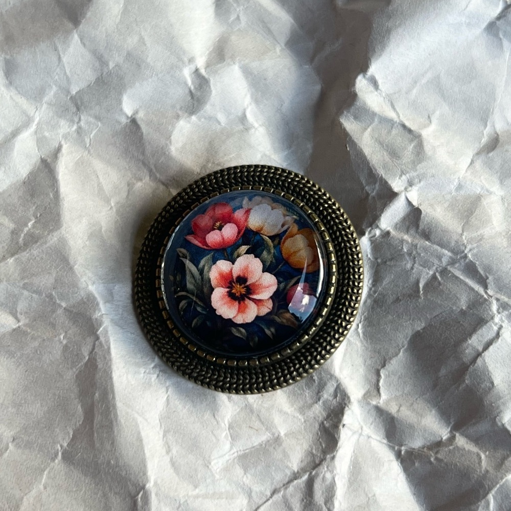 Moody Tulip Flowers Brooch - Glass
Cabochon - Spring -The Divine Iguana-